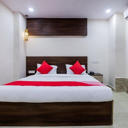 Super Hotel O Holiday Rani Gunj Opp Punjab National Bank Secundurabad Екстериор снимка