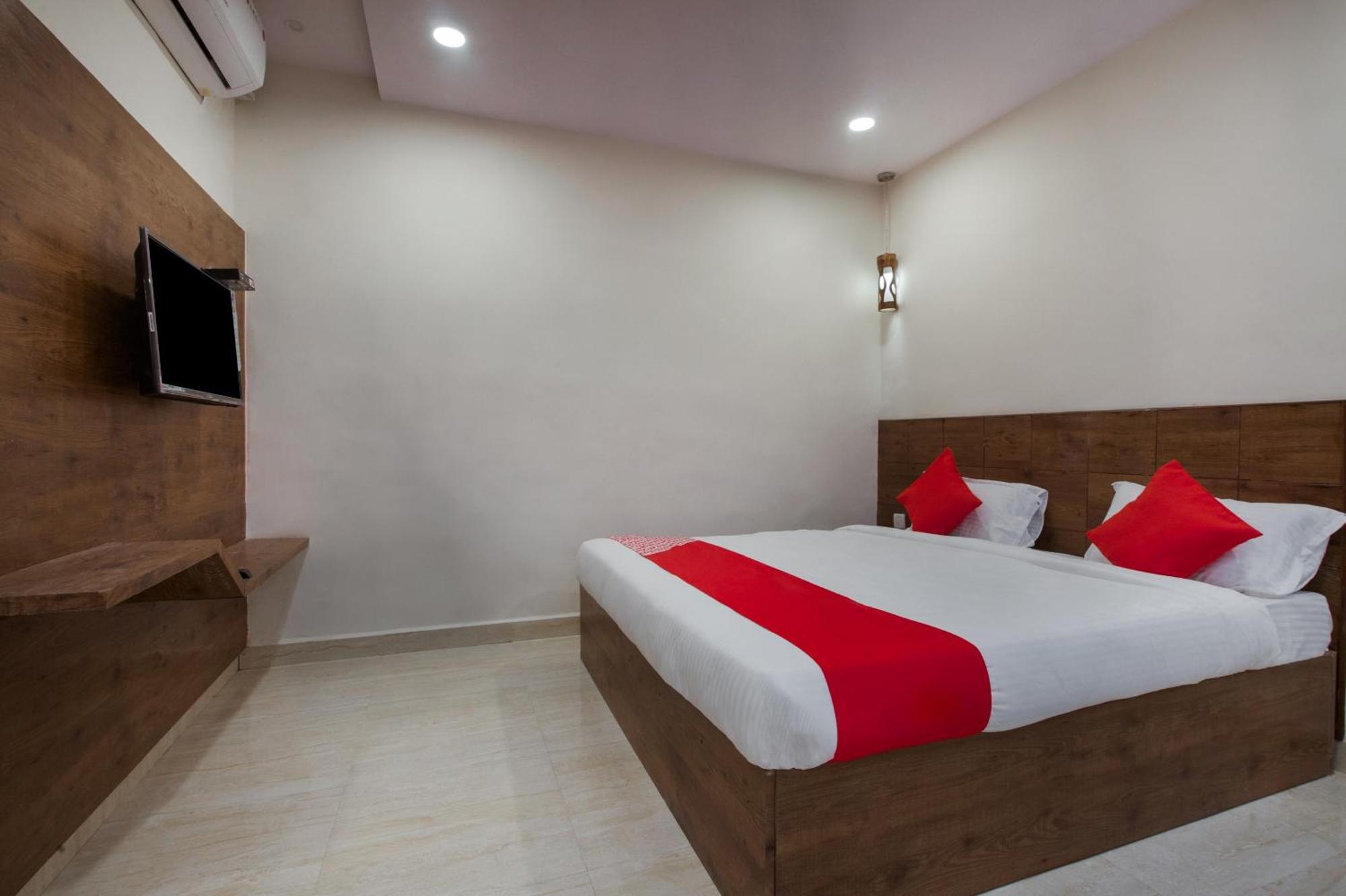 Super Hotel O Holiday Rani Gunj Opp Punjab National Bank Secundurabad Екстериор снимка