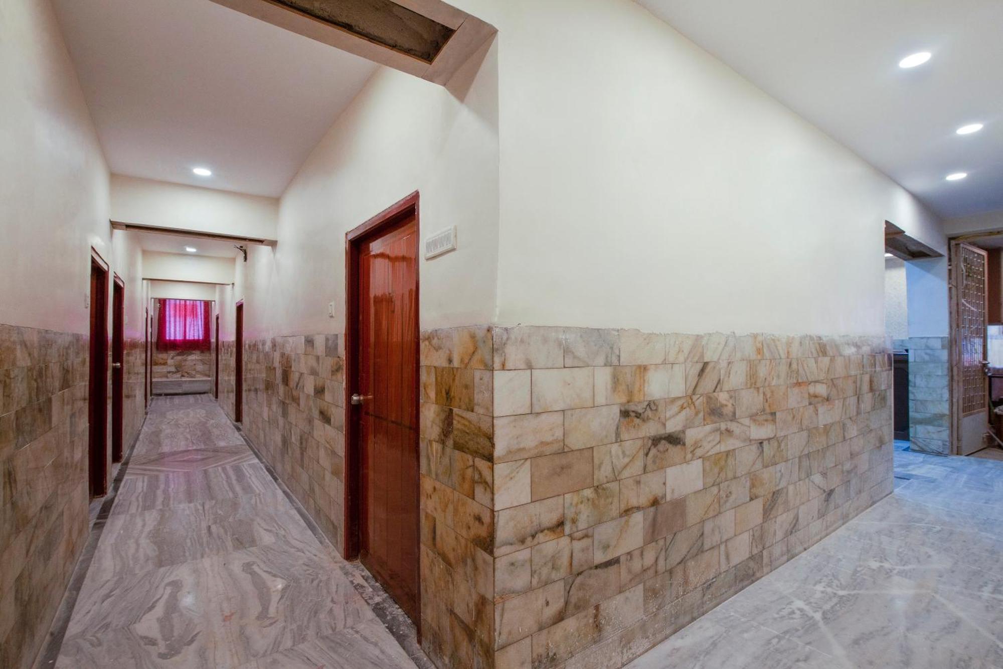 Super Hotel O Holiday Rani Gunj Opp Punjab National Bank Secundurabad Екстериор снимка