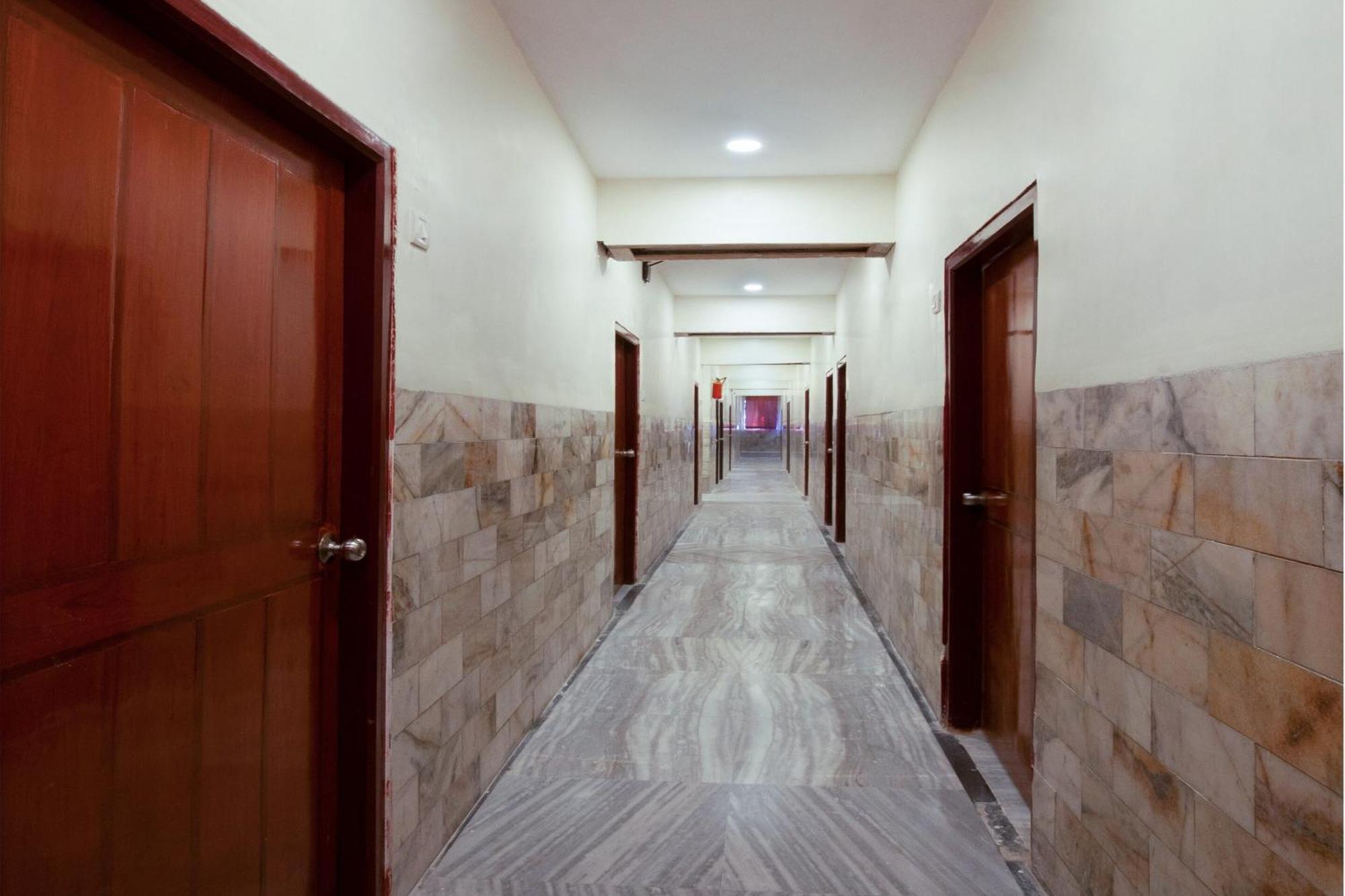 Super Hotel O Holiday Rani Gunj Opp Punjab National Bank Secundurabad Екстериор снимка