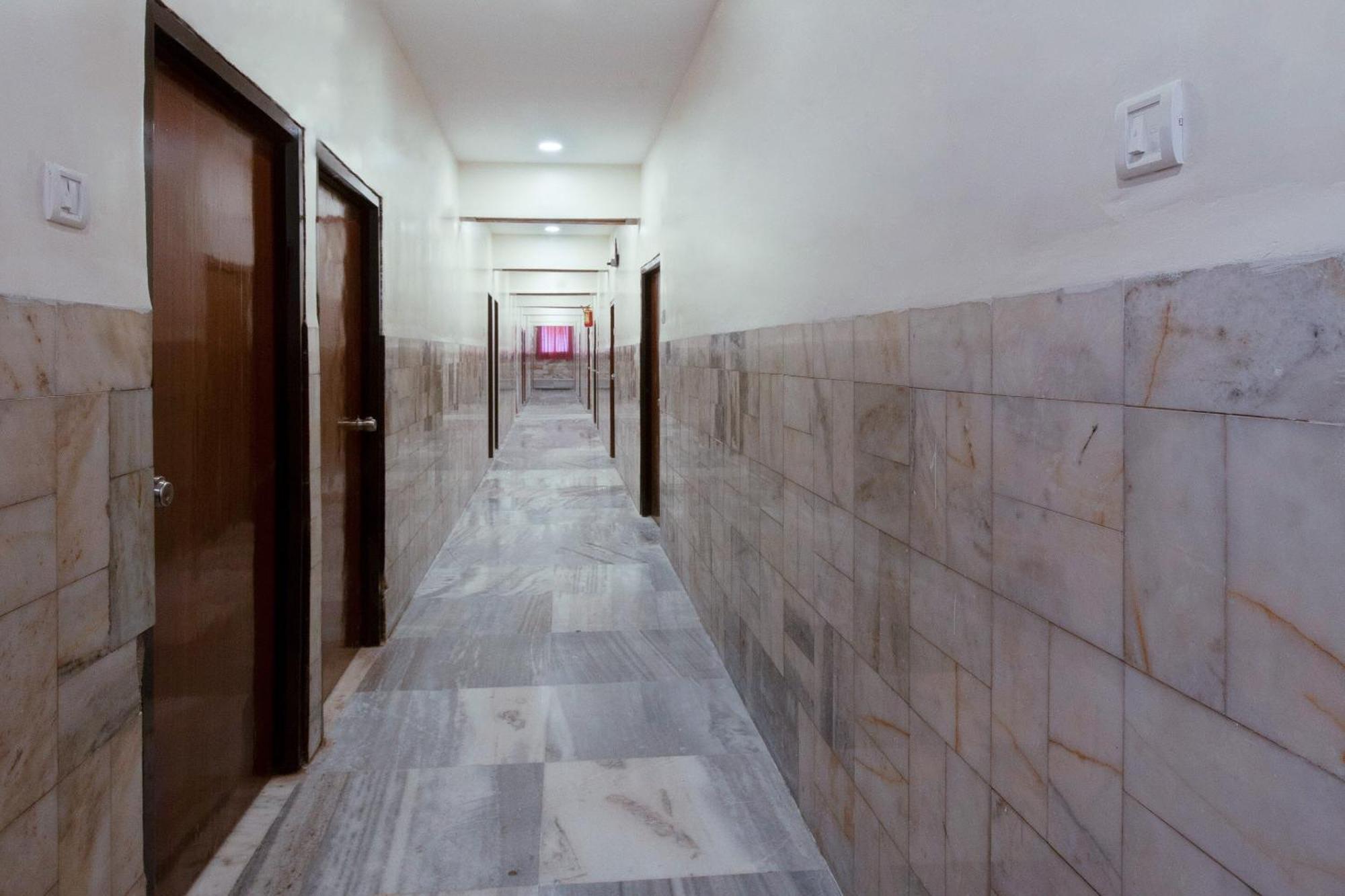 Super Hotel O Holiday Rani Gunj Opp Punjab National Bank Secundurabad Екстериор снимка