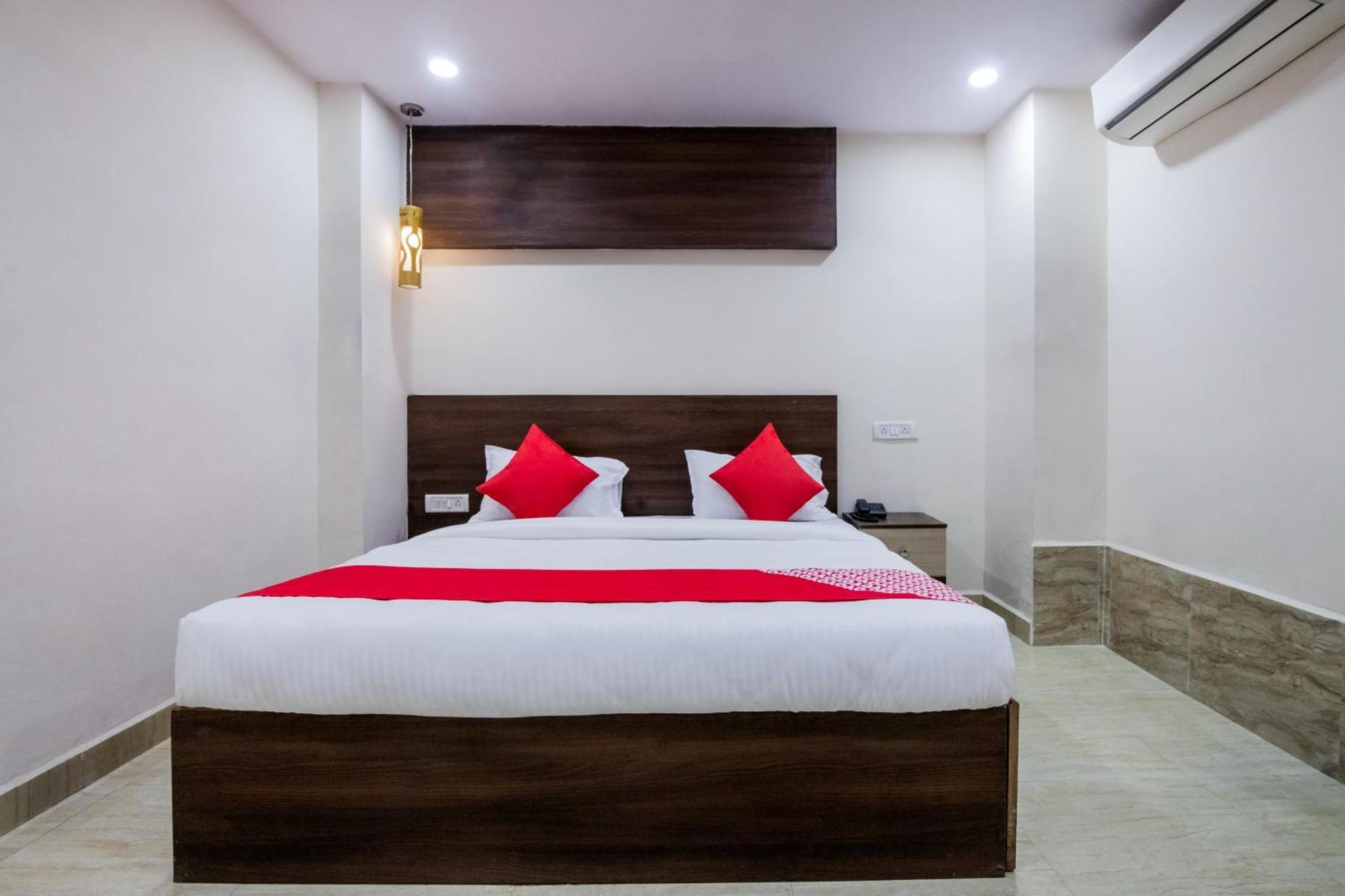 Super Hotel O Holiday Rani Gunj Opp Punjab National Bank Secundurabad Екстериор снимка